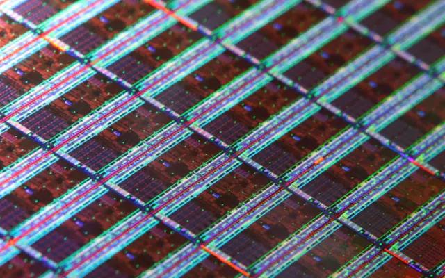 拒绝三星，华为再次亮剑！受益者不只是京东方