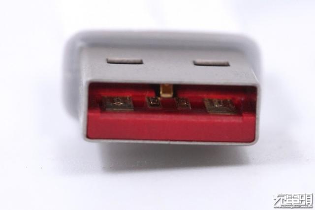 华为MagicPower 8A超大电流数据线内部这样设计，5A线都得靠边站