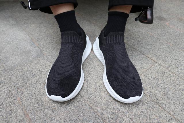 小米“抗香港脚”神器，除臭因子，4级防水，网友喊话李宁：加油