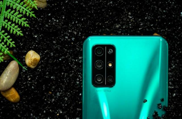 荣耀巅峰之作！麒麟820+6400万四摄+40W快充，差评率几乎为零