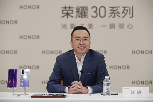 华为手机“保卫战”开打，荣耀携麒麟芯片抢夺年轻人市场