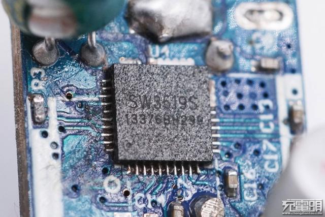 这颗芯片有点厉害了：不仅有VOOC认证，还内置MOS