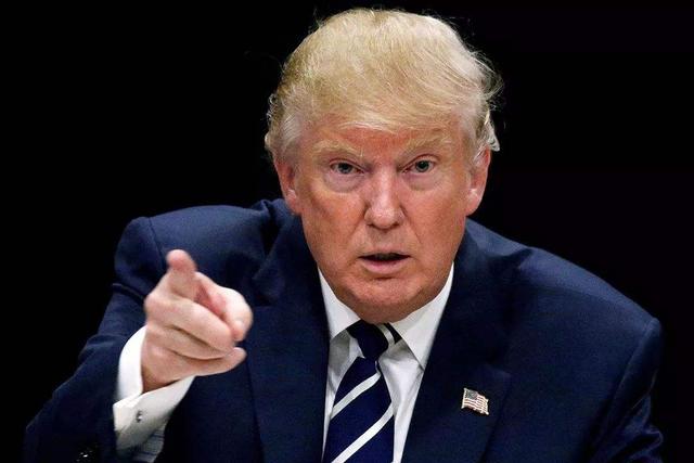 特朗普因4点不满，强令提高邮包收费，消费者和中国企业面临多输