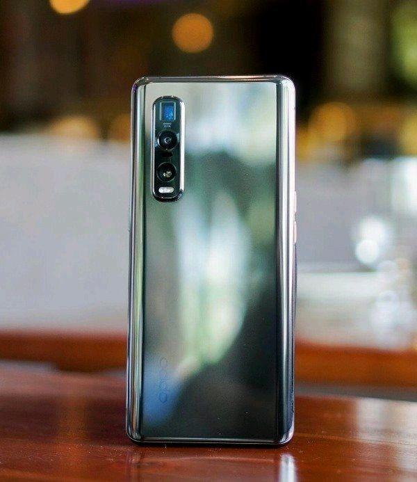 OPPO Find X2真机图曝光，背部竖排三摄，神似小米