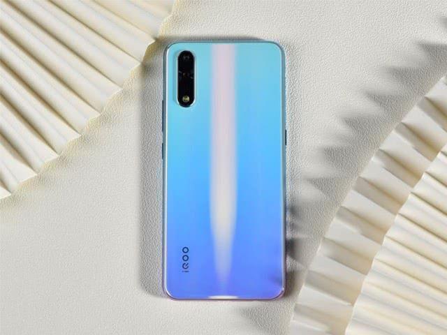 vivo放飞自我！骁龙855+33W+4500毫安，彻底沦为千元机！