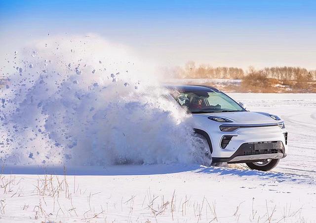 奇瑞做到了！造出国产“保时捷”，鸡翅档把+人脸识别，续航600km