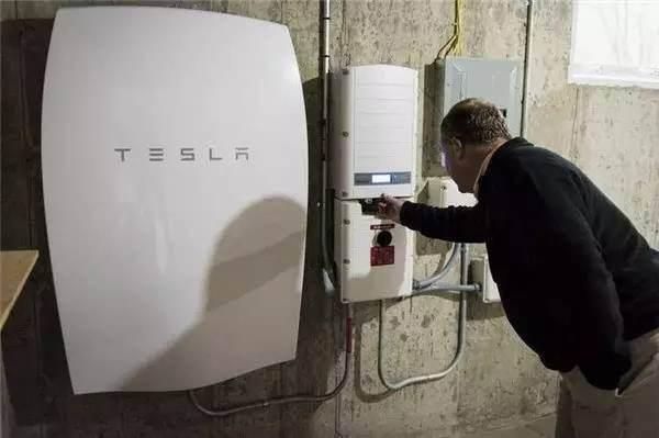 特斯拉“虚拟电厂”要进入英国，李嘉诚将直面马斯克的“疯狂”