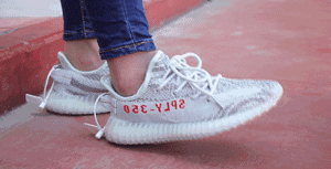 小米负重前行！高压之下匠心打造百元跑鞋，米粉：yeezy压箱底了