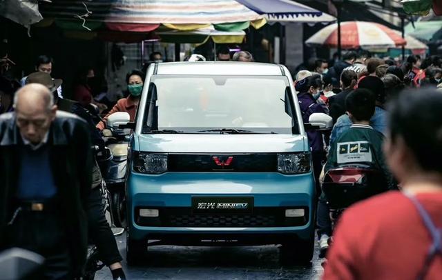 五菱推纯电动，售价不到3万，每分钟卖出1.2台，自称人民的代步车