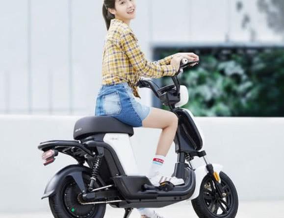 小米电动车来了，充一次电跑120公里，价格是最大亮点