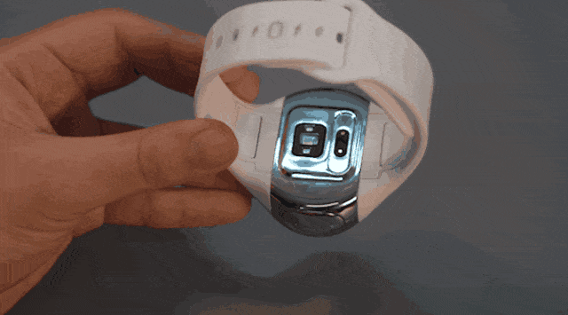 手腕上的黑科技：手表耳机二合一，就是这么任性