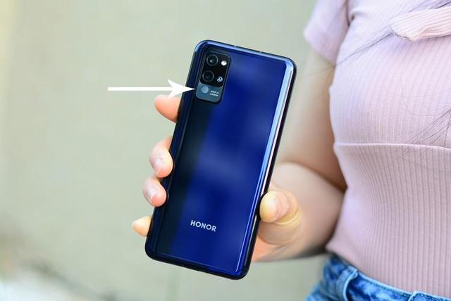 荣耀Play4 Pro：麒麟990+5G+40W快充，却因“不起眼”功能而火