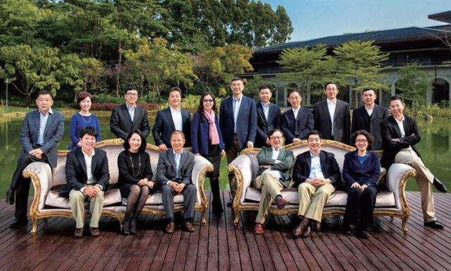 任正非拍着桌子怒吼：华为坚决不做手机，谁在提做手机，立马走人