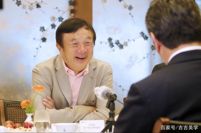 华为任正非在机场安检，竟然拿出了苹果的平板，这能说明什么