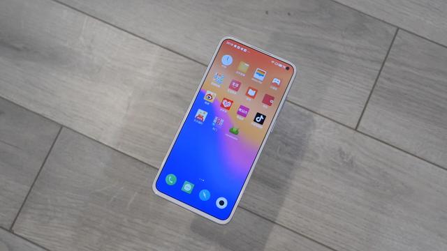 等等党的胜利！旗舰手机开启疯狂降价模式：我觉得还可以再等等