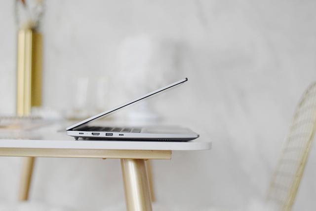 轻薄小巧，小米推出首款大屏笔记本，米粉：屏幕真大