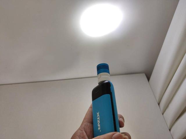 兼容所有18650电池，XTAR爱克斯达PB2C智能充电器上手测评