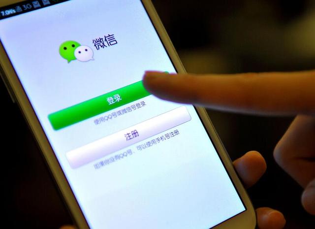 如果手机内存不够用，别急着卸软件，学会这两招，手机恢复流畅