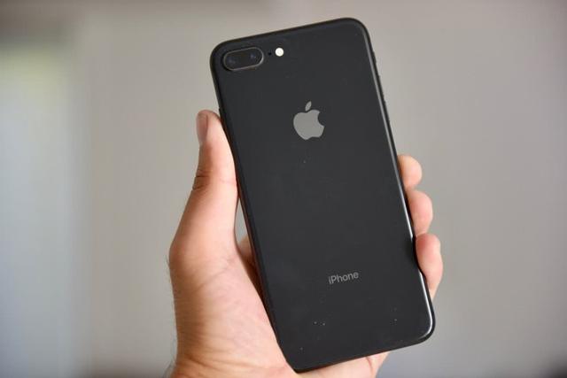 iPhone 8 Plus沦为中端机，一代神机“落幕”，还值得买吗？