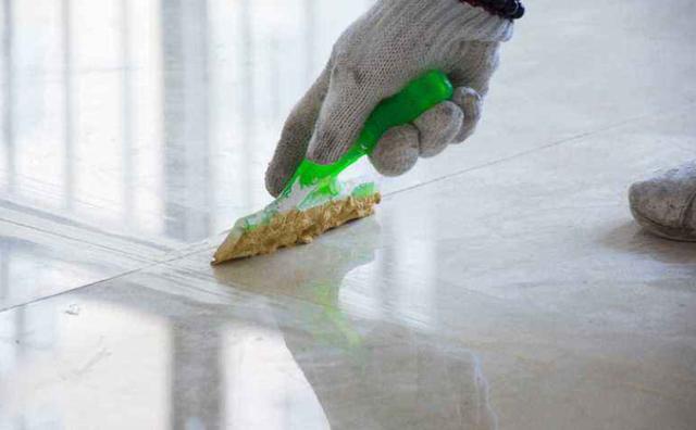 瓷砖产生污渍怎么办？3个保养小攻略，让瓷砖更耐用，让家更干净