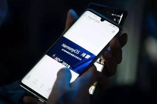 越来越像的IOS14你会喜欢吗？你更看好鸿蒙系统还是最新的IOS14
