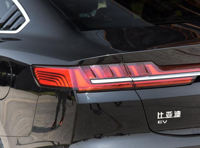 王传福豁出去了，新车比奥迪A7酷炫，零百3.9S+四驱，配真皮沙发