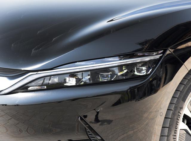 王传福豁出去了，新车比奥迪A7酷炫，零百3.9S+四驱，配真皮沙发