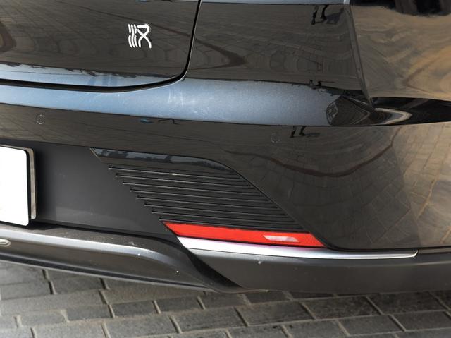 王传福豁出去了，新车比奥迪A7酷炫，零百3.9S+四驱，配真皮沙发