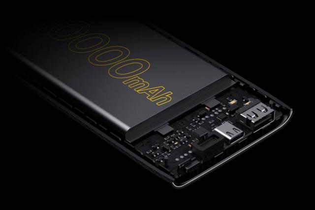 realme推出真我30W Dart闪充移动电源，双色碳纤维纹理闪亮登场