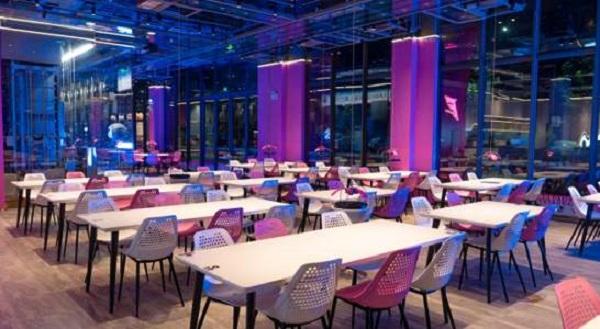 全球首个机器人餐厅在广东开业，人工智能正在悄悄代替你的岗位