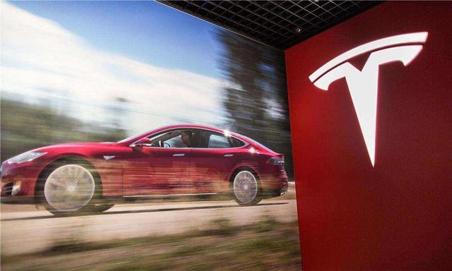 特斯拉Autopilot再致车祸：未成功识别障碍物不减速直接撞上货车