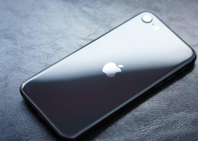 真了不起!库克没吹牛,iPhoneSE2热销,全球用户更爱平价苹果