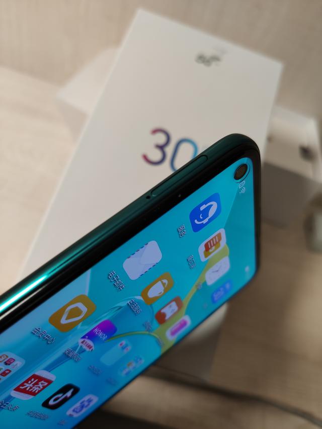 荣耀30S真机上手，憋了一肚子心里话，不吐不快！