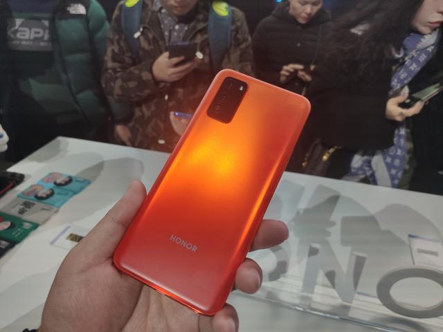 发布才三个多月，5G手机跌到2999，128GB+40W+巴龙5000！