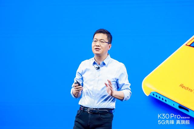 卢伟冰爆发了，长焦微距+4700mAh+5G仅2999，网友表示太香了！
