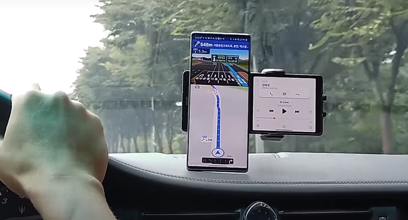 LG Wing旋转双屏手机亮相，造型奇特
