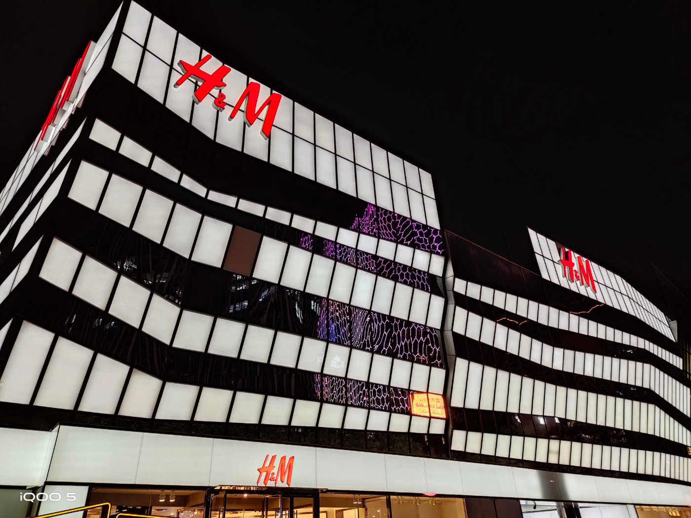 iQOO 5体验：堆料的电竞性能猛兽，但野心远不止此