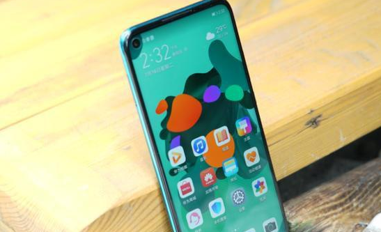 华为手机低配高价？全系列手机好评率超过95%