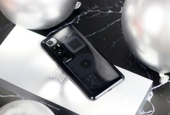 小米高管评iPhone12：2000毫安怎么优化到4000？