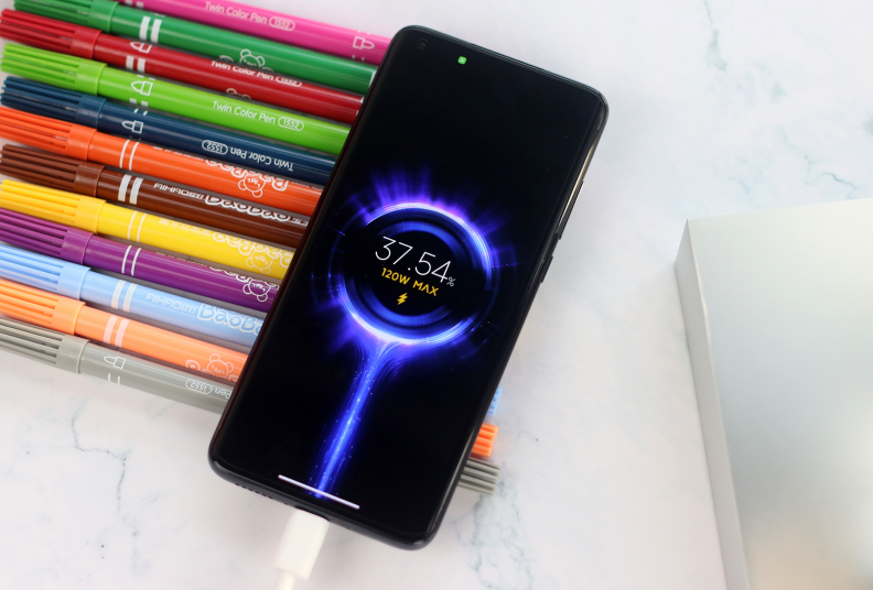 小米十年磨一剑，三年研发“神机材料”，终一举进军高端