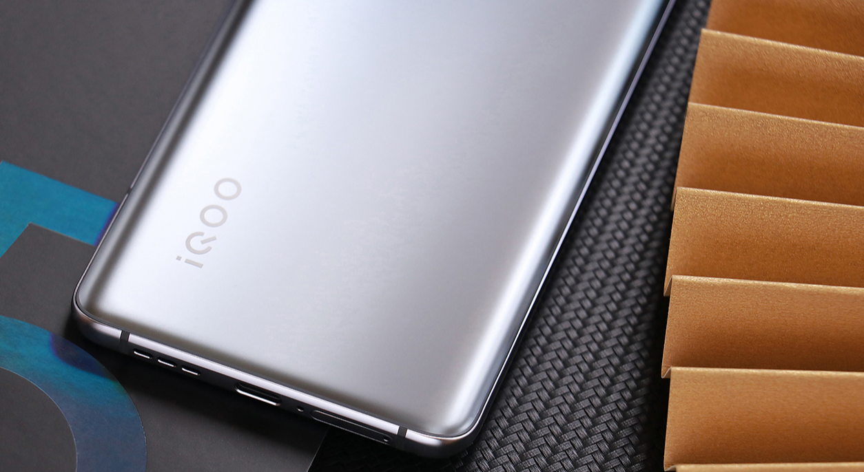 优秀的水桶机需要具备什么素质？iQOO 5或许能给你答案