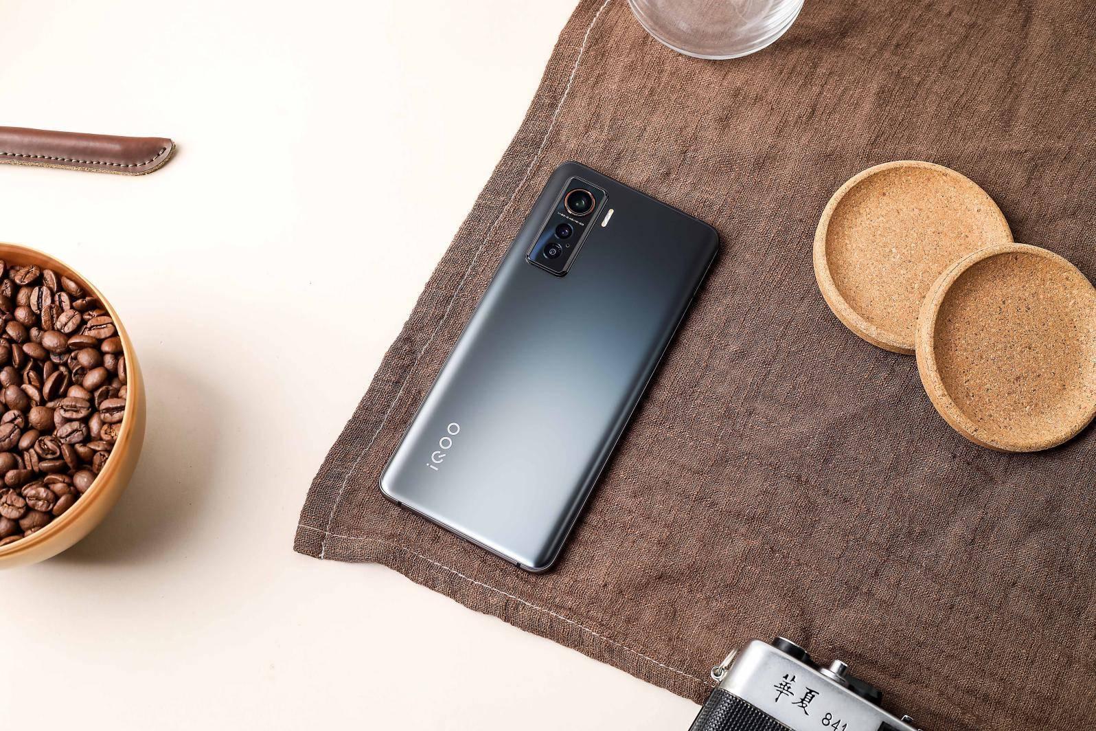 搭载骁龙865+LPDDR5+UFS3.1旗舰手机美图赏析