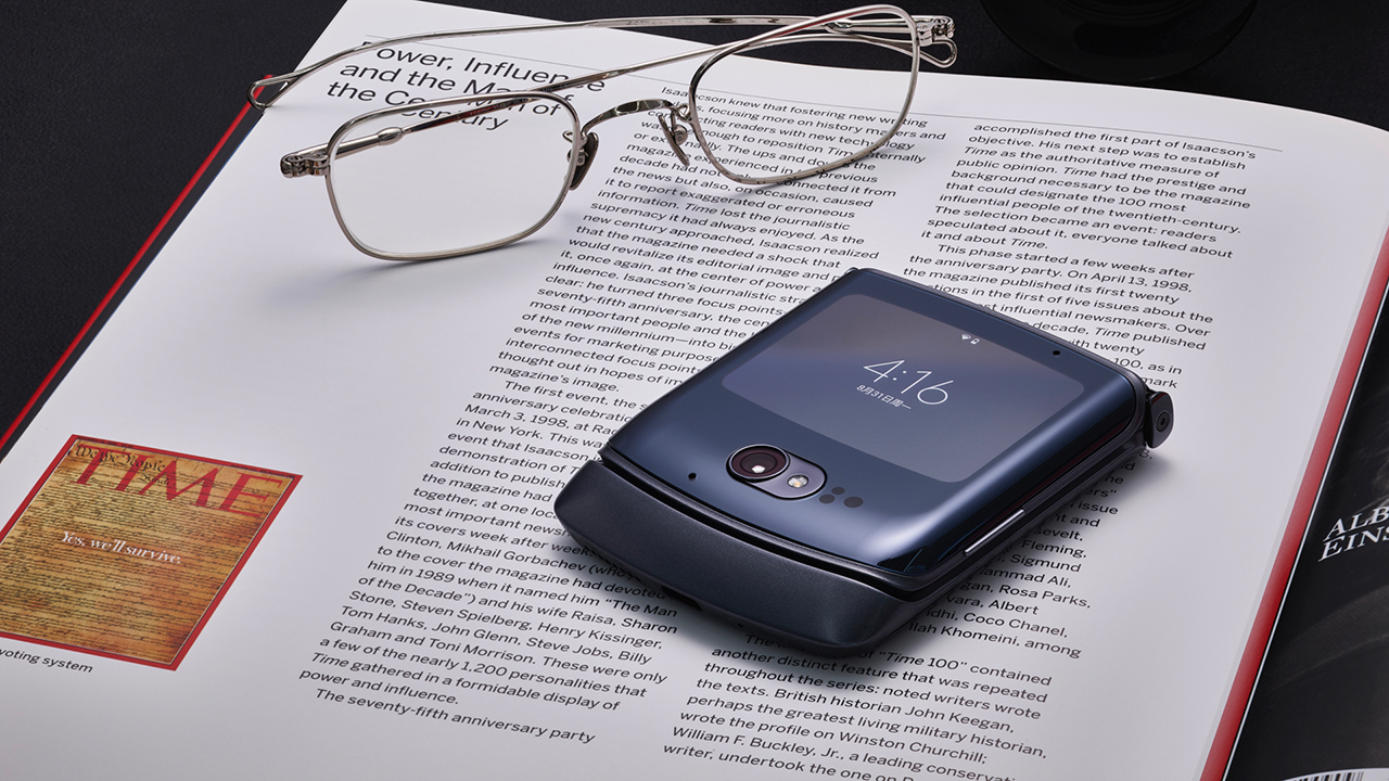 工业设计巅峰，Motorola Razr 5G详解，风采依旧