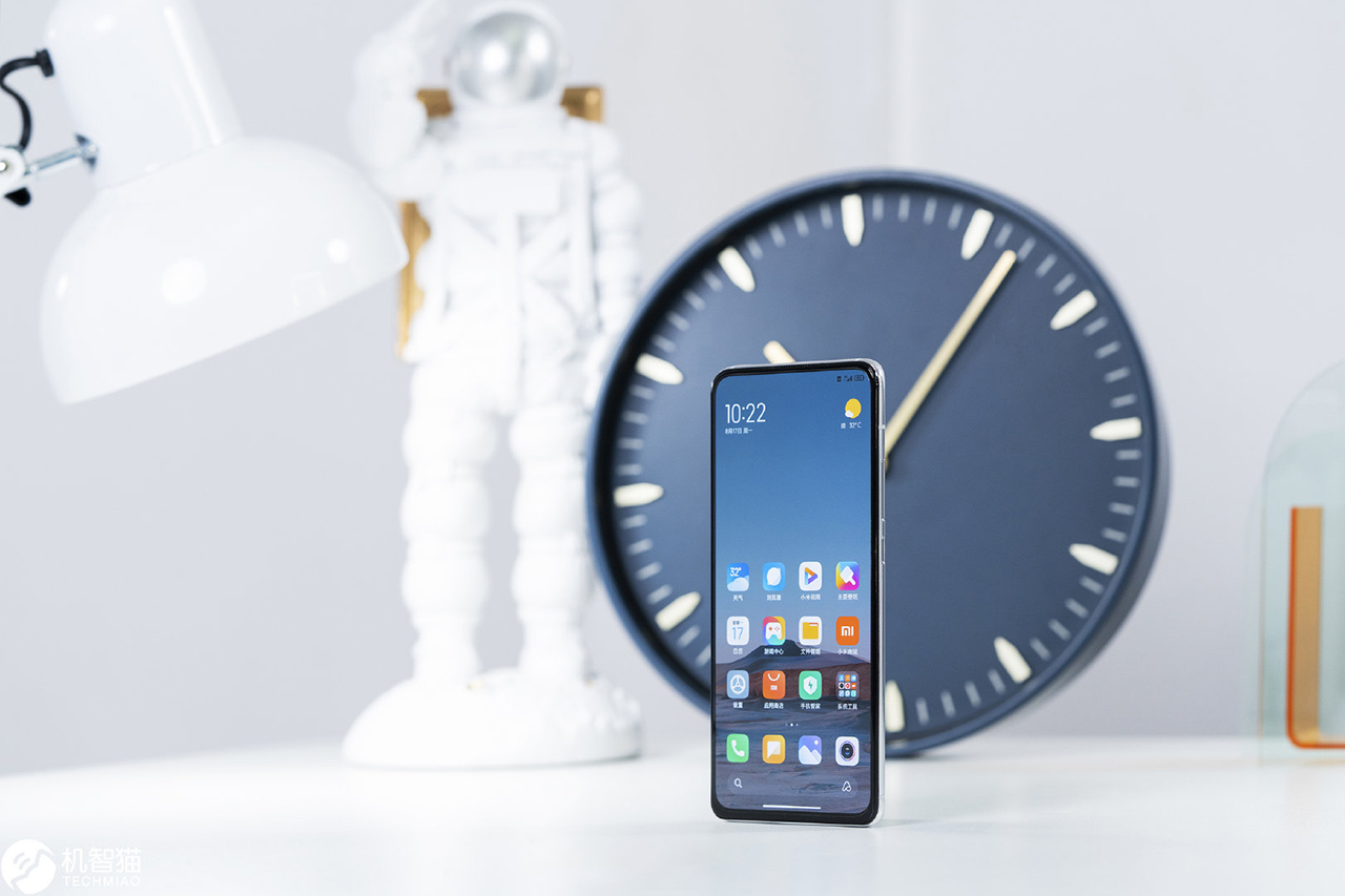 小米集团第二季度财报公开，站稳高端市场，卢伟冰向米粉道歉