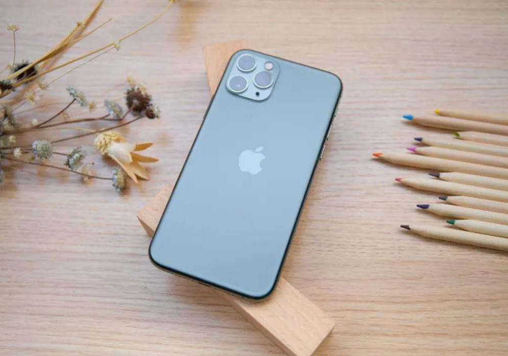 iPhone11续航很棒，但充电真的慢，有很多糟心的点