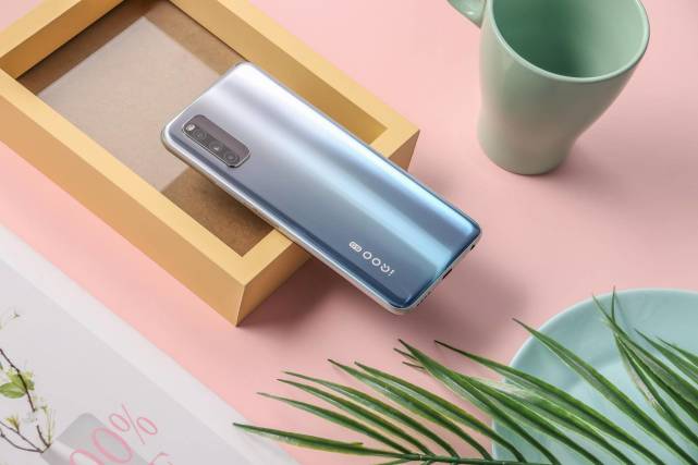 被誉真香的iQOO Z1，首发天玑1000+，为什么没人买了