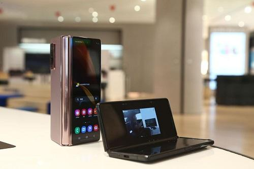 三星开创折叠屏新纪元，全产业链优势快人一步