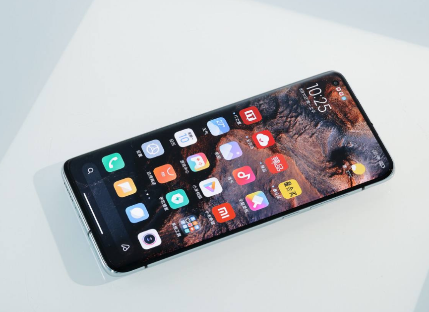 小米10至尊纪念版，上市一个月斩获5000元机型销量第一名