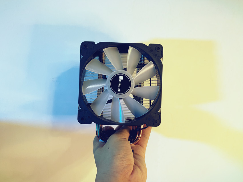 3000元装一台让朋友羡慕的电脑，炫酷外观下，也能很实用