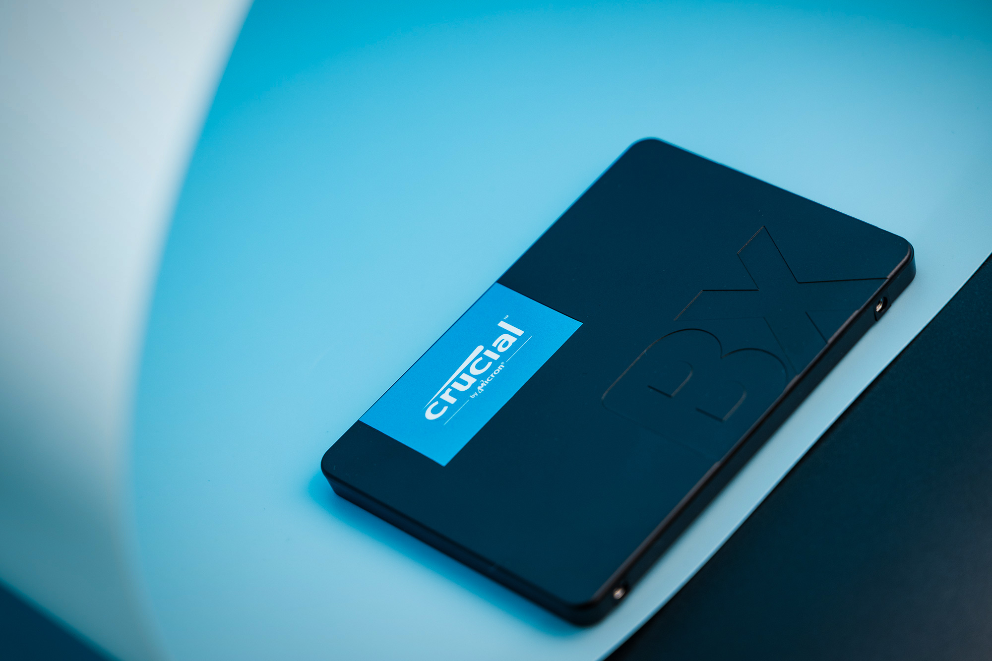 原厂就是自信，英睿达BX500 SSD帅照